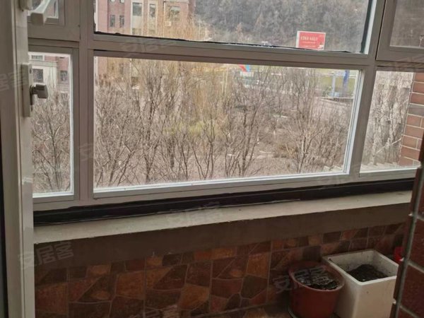 【多图】保利罗兰香谷一期,万达广场租房,保利一期,步梯4楼.