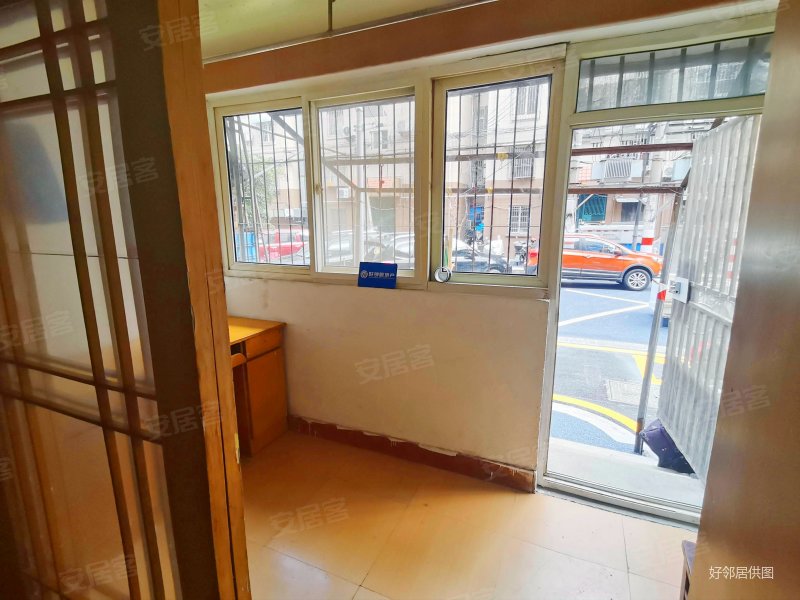 金陵小区临地铁南北通透产权清晰