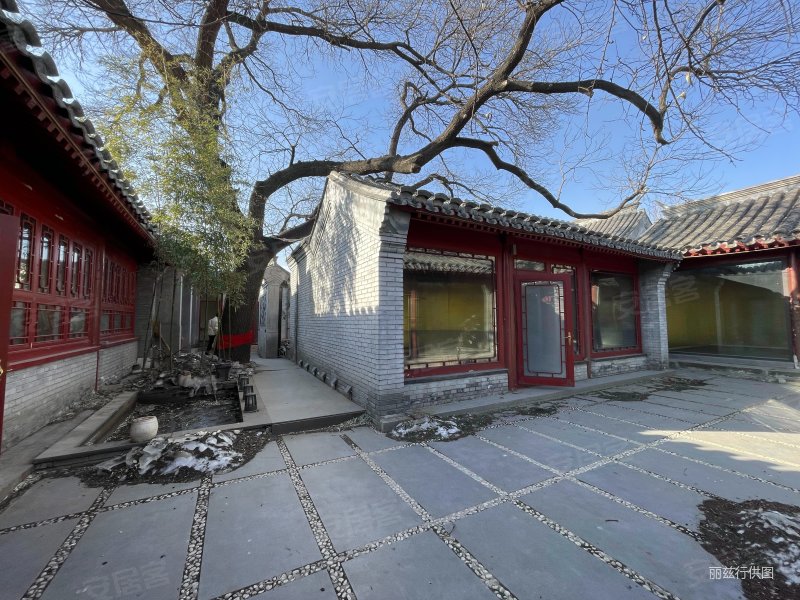 两套四合院打包出售,正座三进院带跨院,停4辆车