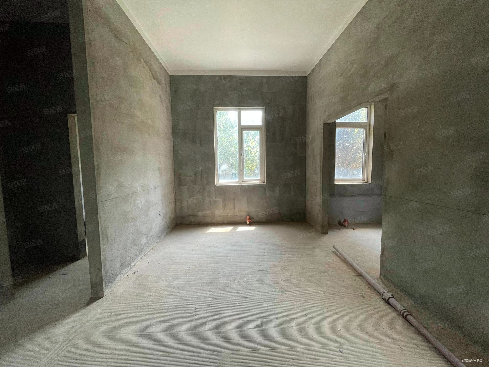 珑璟轩(别墅)4室2厅3卫169㎡南160万