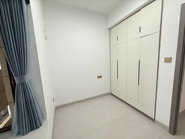 南昌红谷滩九龙湖力高御景天城缺的床可配，装修很漂亮，楼下地铁口力高御景天城 3室电梯房出租房源真实图片