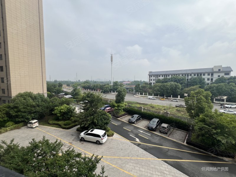 碧桂园凤凰台第1排,采光视野吉好,价格可以谈,房东诚意出售!