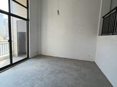 舟山定海临城万和苑排房出租 毛坯房 可作工作室 需要自己分隔出租房源真实图片