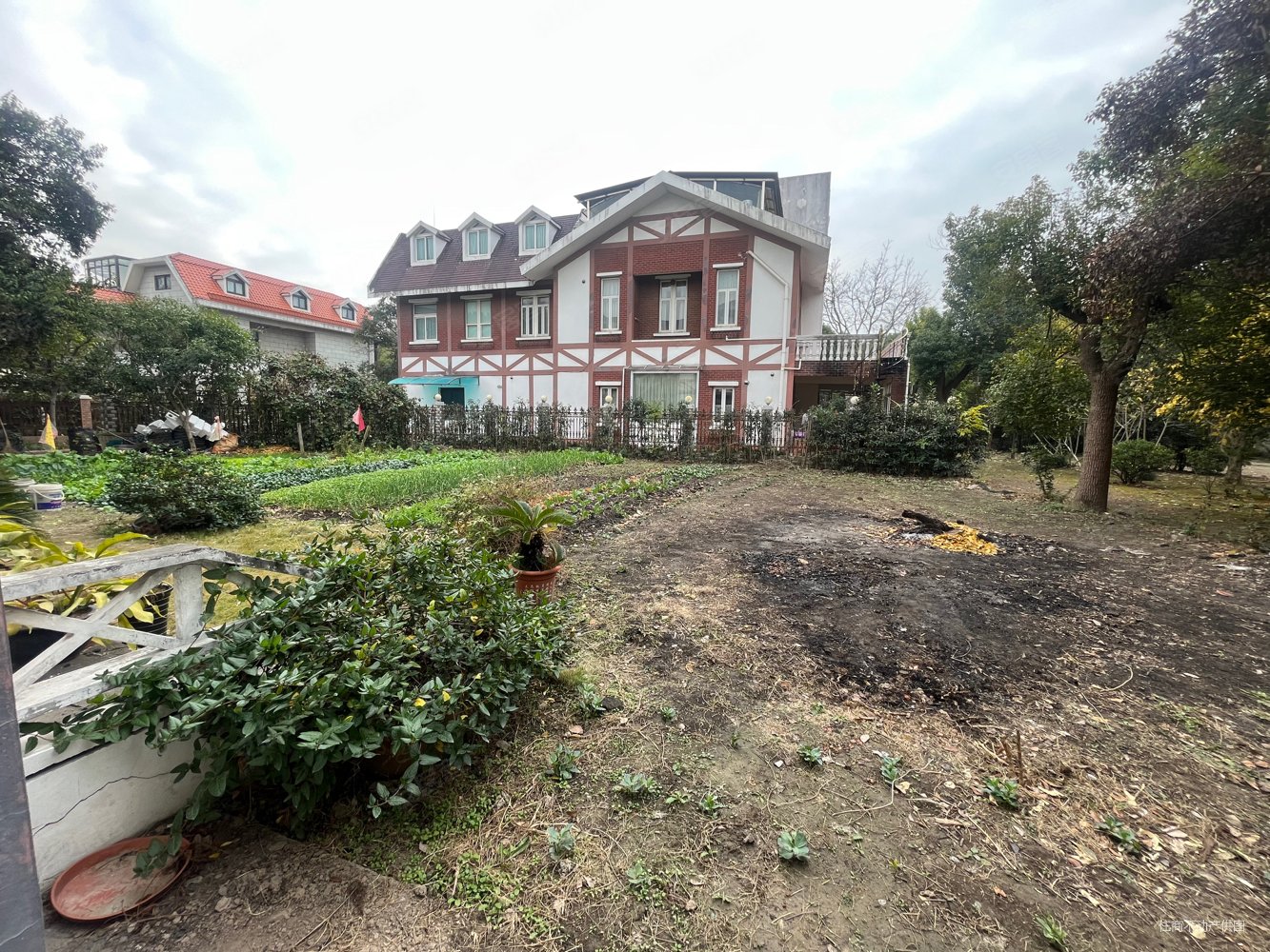 纯毛坯3层,奔驰别墅二手房,3300万,5室2厅,3卫,354平米-上海安居客