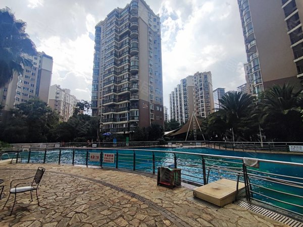 昆明西山大商汇华都花园a区南悦城旁华都a区精装三房二厅二卫带家具