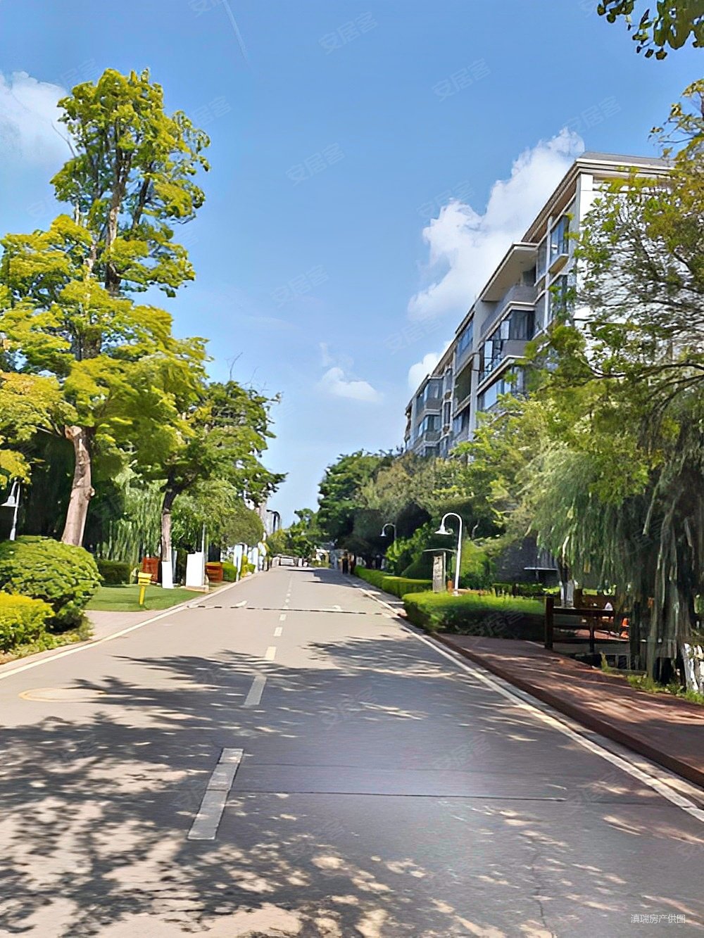 白龙潭小区3楼248万精装修