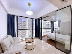 网红双落地窗 带阳台（楼下双地铁 DNA大商场）新福港公寓！