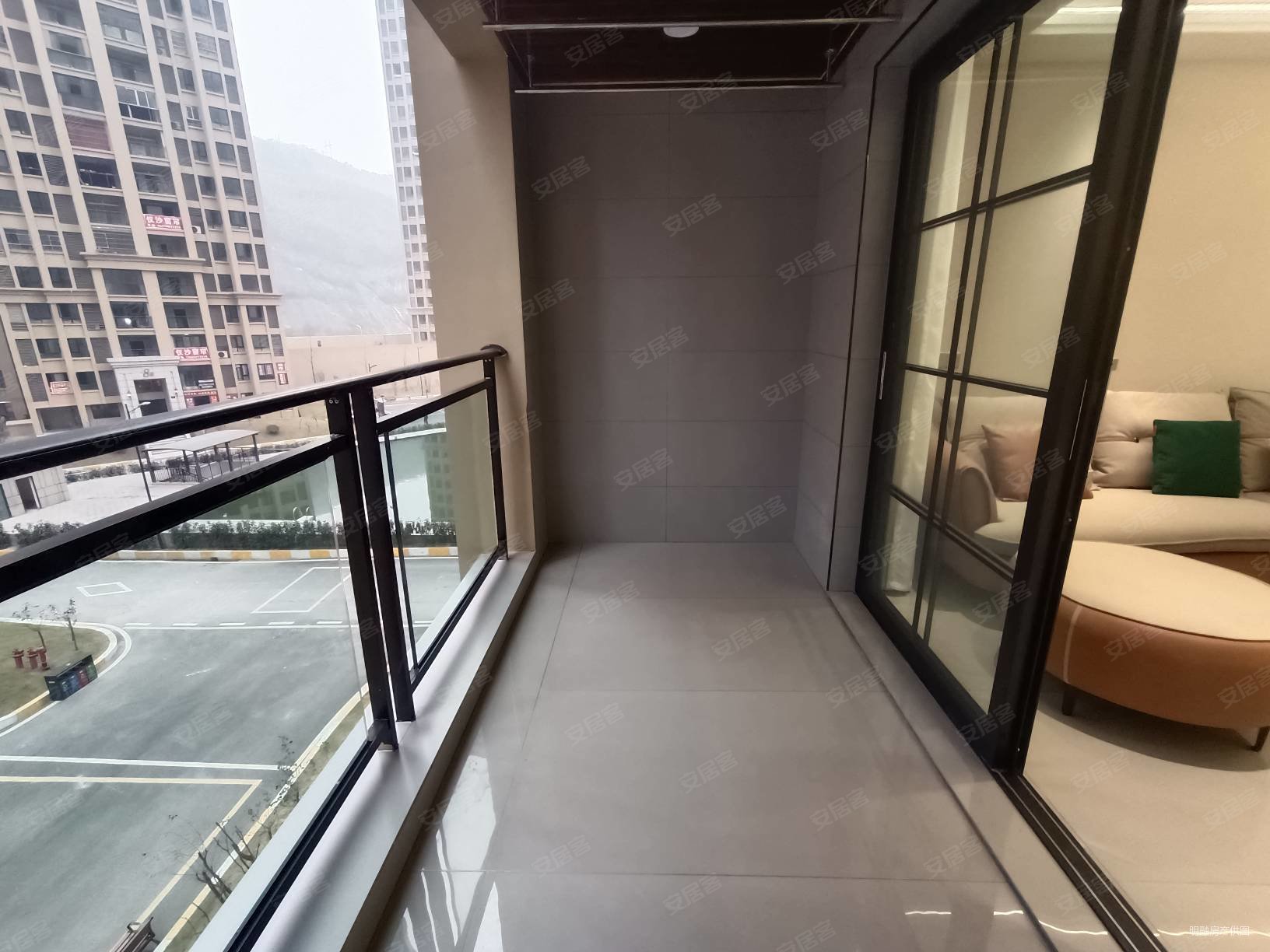 康德城三期精装四方双卫全新装修新家具新家电拎包入住