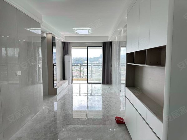 深圳龙岗龙城国际清林半山花园清林半山花园三房出租,随时可以看出租