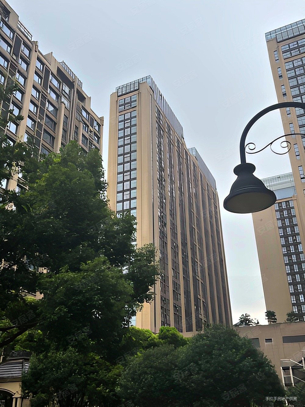 香缇华苑5室2厅3卫111.33㎡南北665万