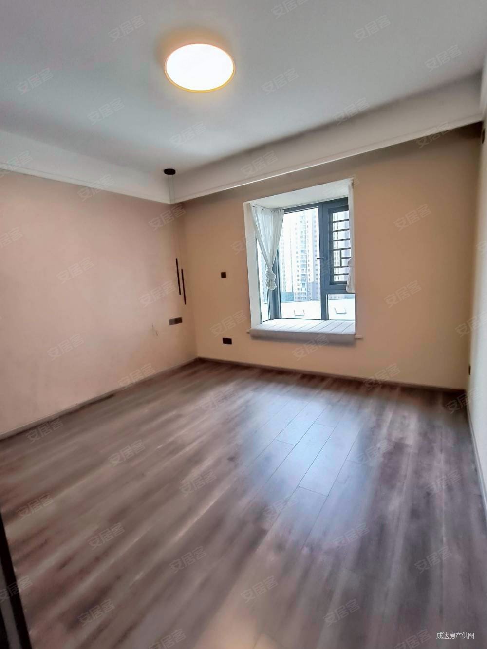 海馨嘉园3室2厅2卫134㎡南北105万