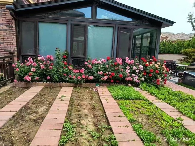 西京都高尔夫别墅4室2厅5卫236㎡南北106.1万