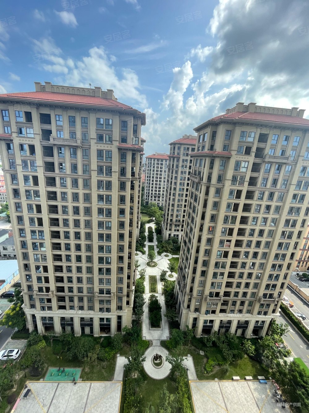 周巷绿城惠园三室2卫全新白坯满2年118万车位另算随时看房