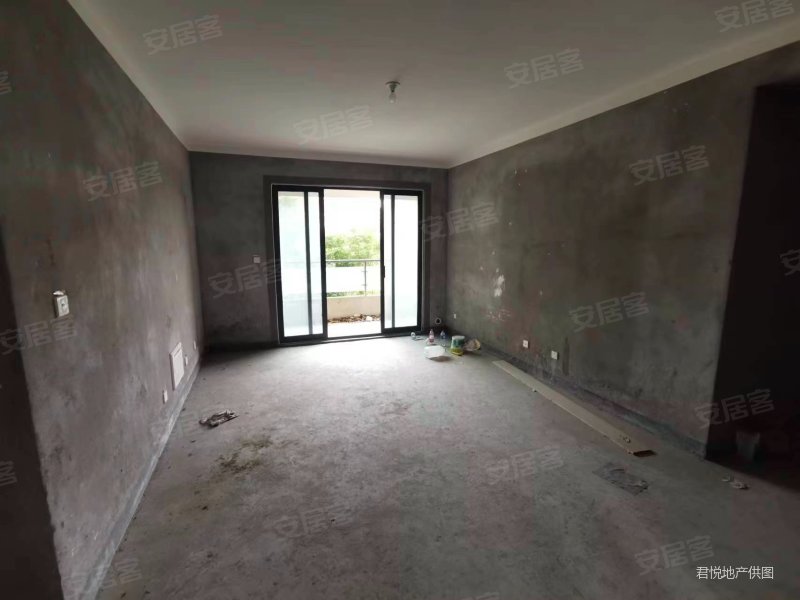 高铁新城植物园板块,舒适3房,户型格局好,无遮挡视野开阔,世茂尚景