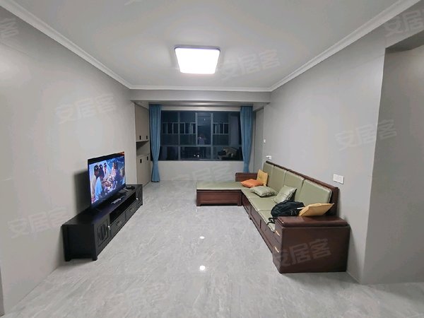 郴州北湖五岭广场融华上品澜庭融华上品澜庭 4室2厅2卫出租房源真实