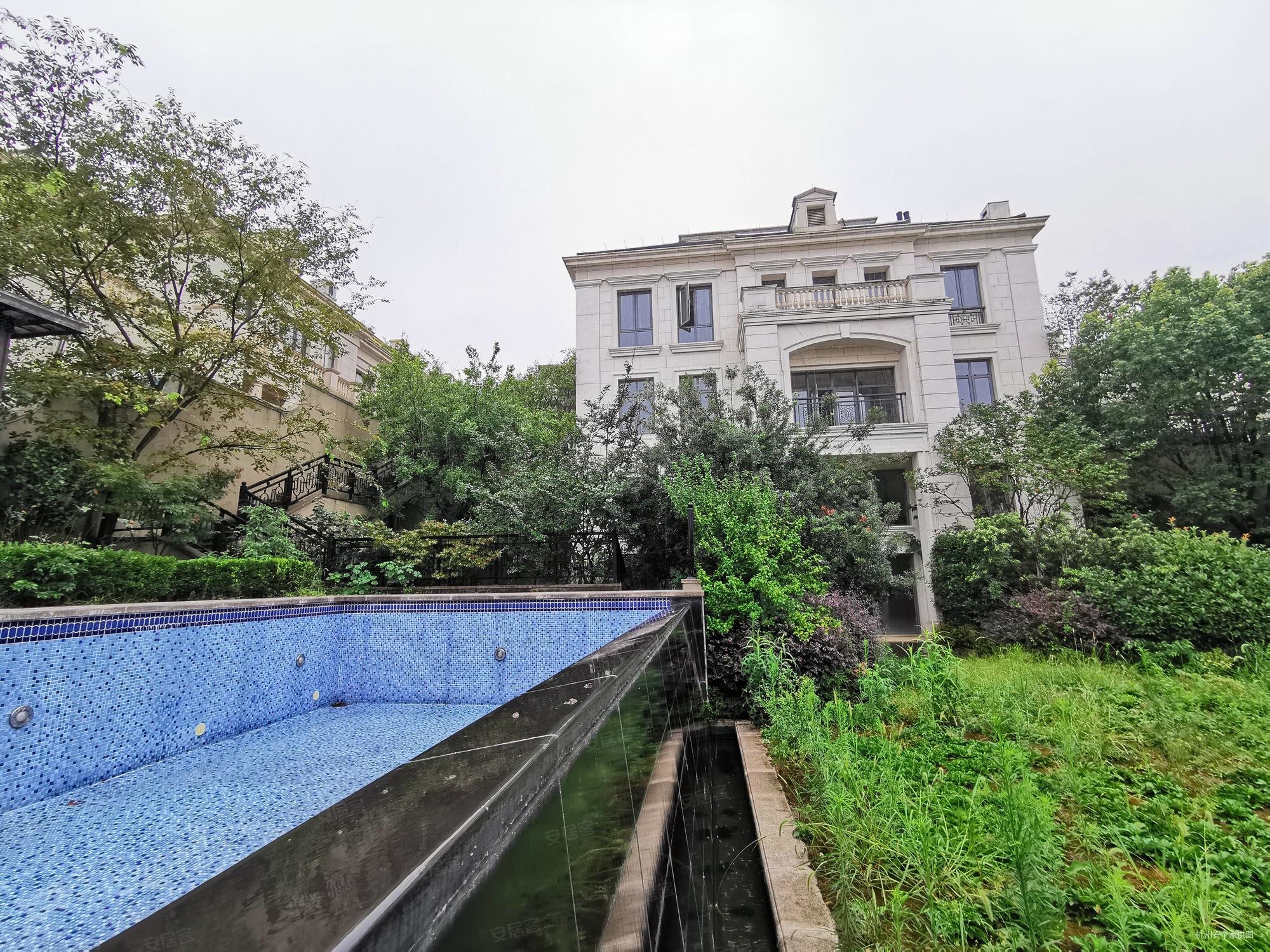 绿城富春玫瑰园(别墅) 正规商品房 中间好楼层 正南朝向