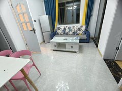 惠南地铁口500米，精装一室一厅，家具全配