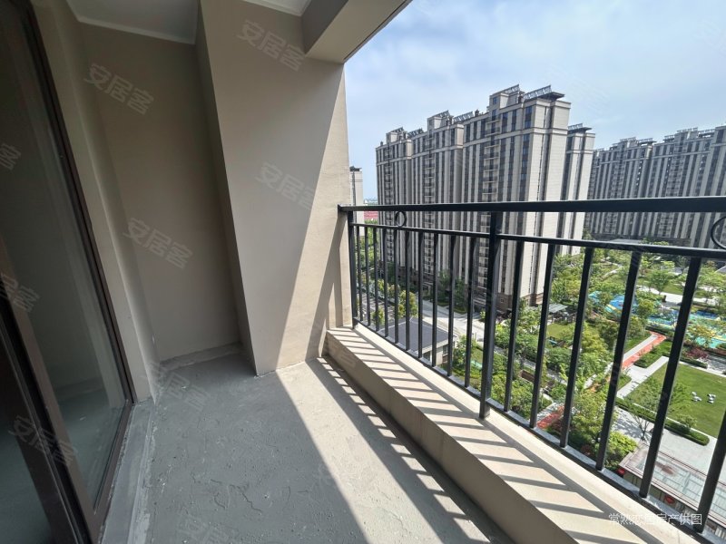 永旺旁,橡树澜湾全新毛坯三房两卫,诚心出售,价格美丽