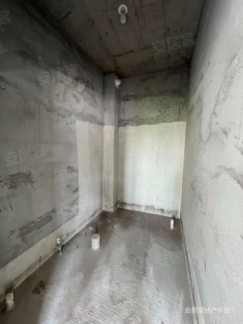 绿地海域香颂(别墅)3室2厅1卫137㎡南北105万