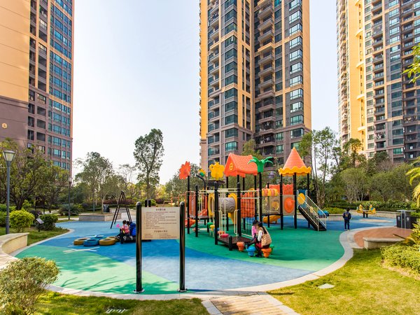 东莞企石企石城区嘉宏锦城话不多说,看房满意就实地看房,门口就有免费