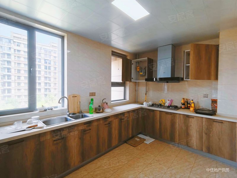 汉峪海风精装四室 有两个车位 精装未住