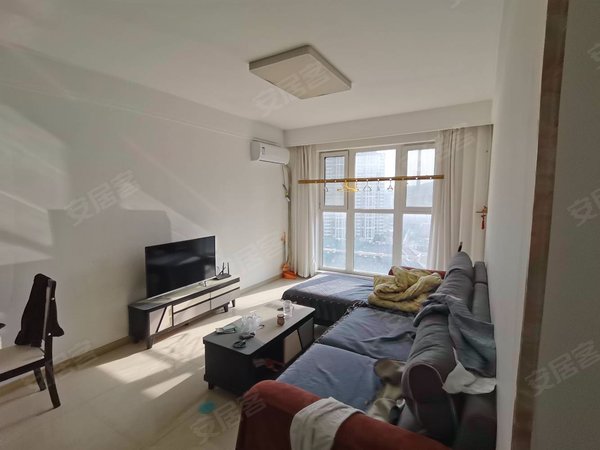 大连金州站前保利金香槟保利金香槟  两室一厅  家具家电齐全  包取暖