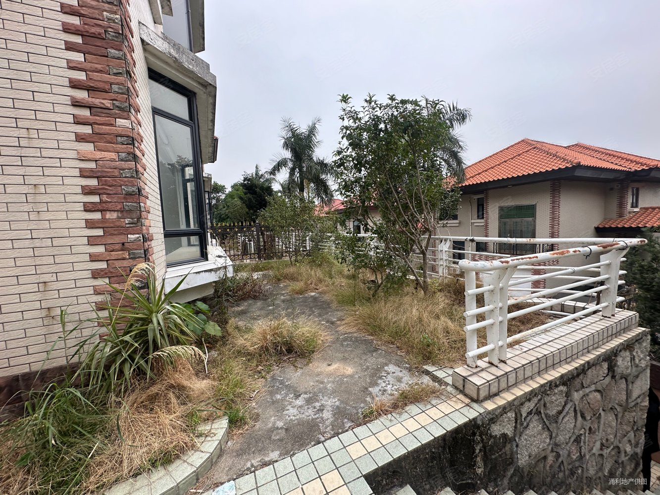 聚龙溪山庄5室2厅4卫250.57㎡南北1390万