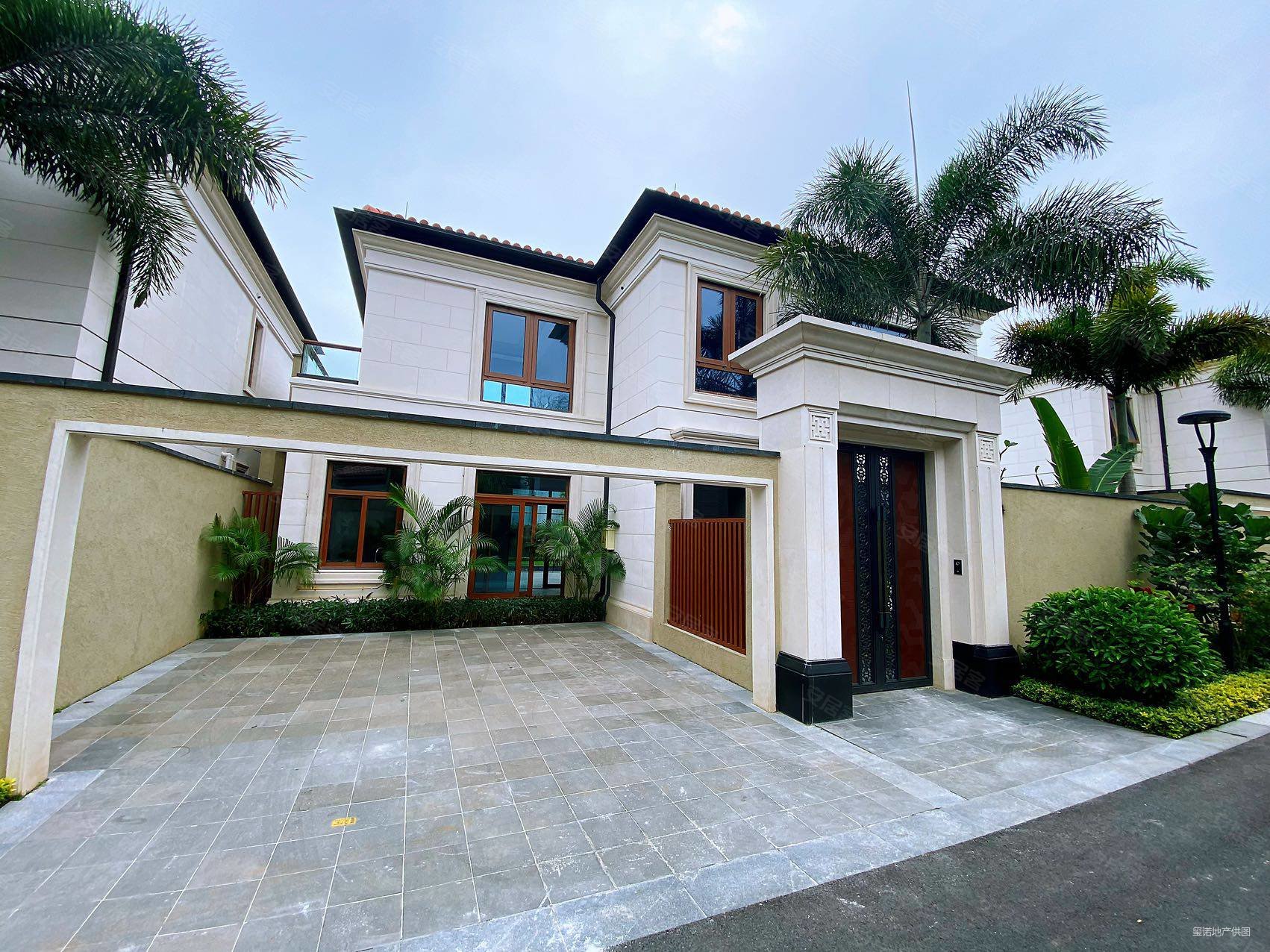 绿城海棠潮鸣(别墅)5室2厅6卫180㎡东南2360万