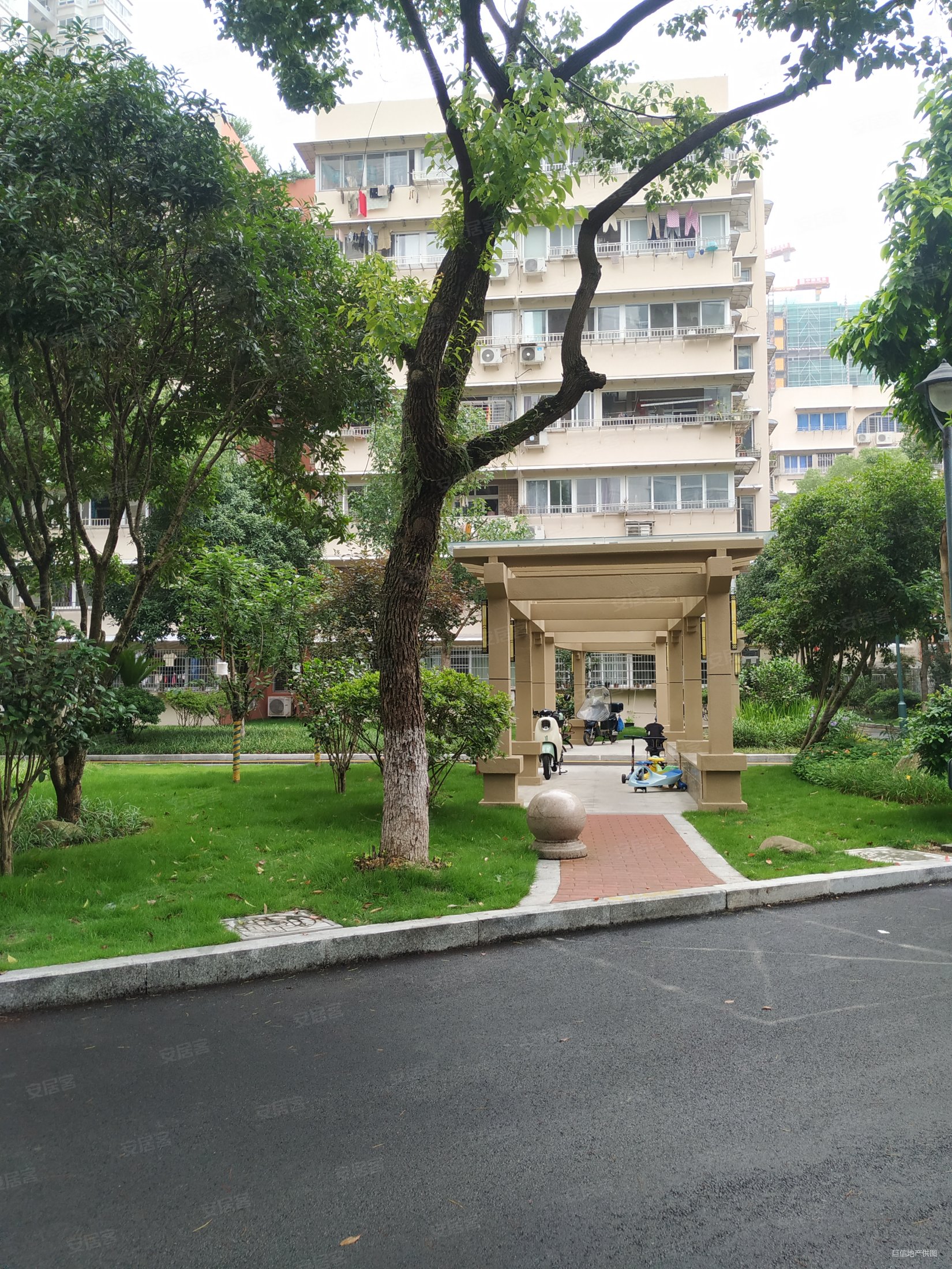 2楼自带30平大露台新府花园三房两卫小区环境好滨江二中