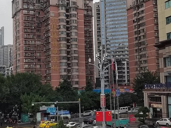 重庆九龙坡石桥铺金华大厦渝高旁陈家坪汽车站永辉超市轻轨电梯房次卧