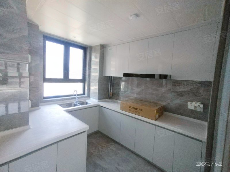 4室3卫 精装修全屋中央空调 8层洋房好楼层,落地窗,建发玺园二手房