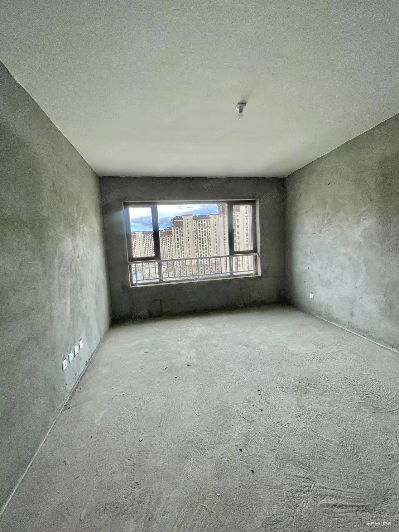 幸福家园3室2厅2卫141㎡南北67万