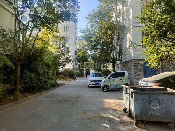 青岛莱西水集银泰名都花园上海路上紧靠沙岭市场,家具家电齐全,房东