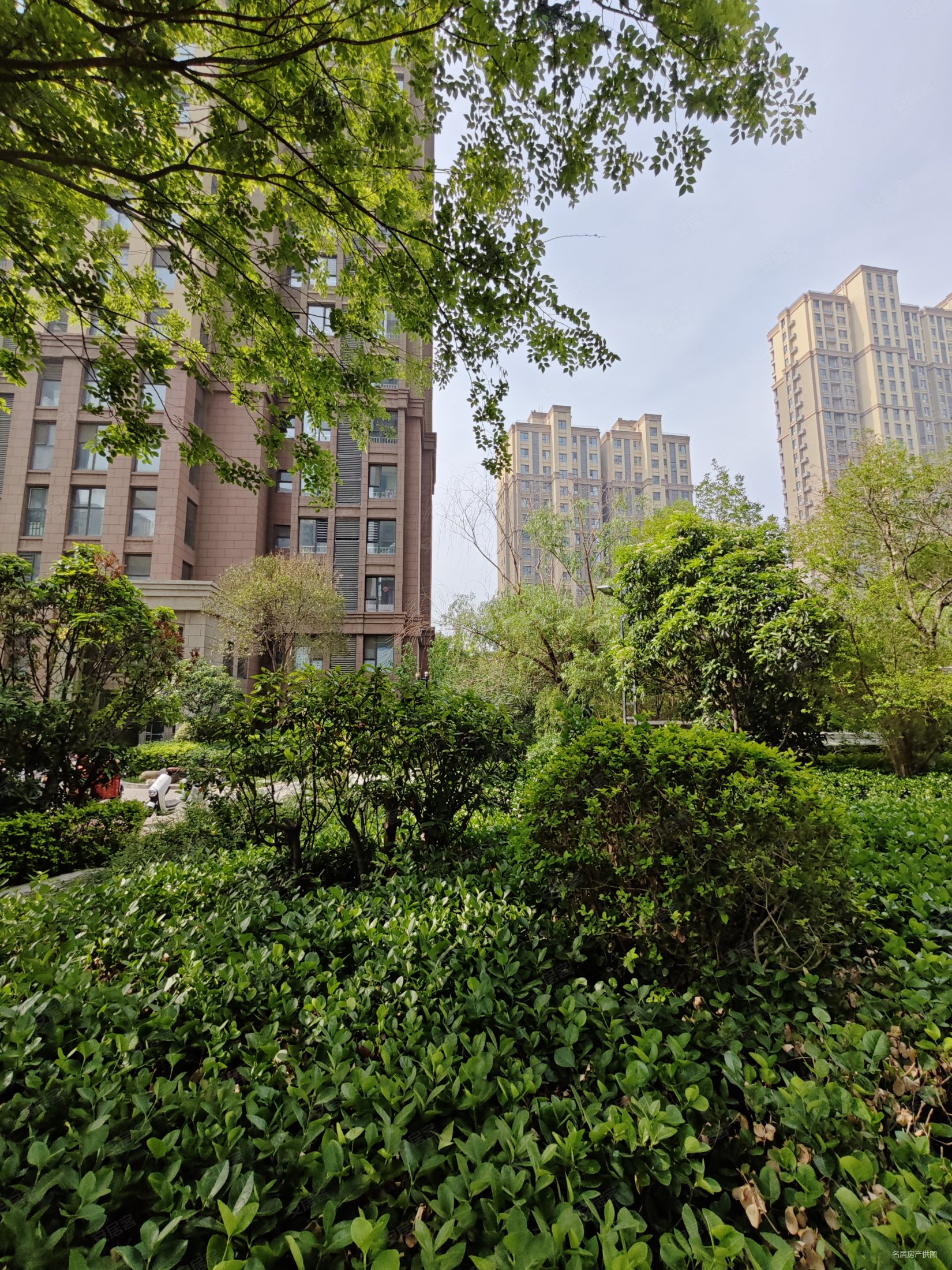 蓝天城107平小三居 精装老证首付20出头,荣盛阿尔卡