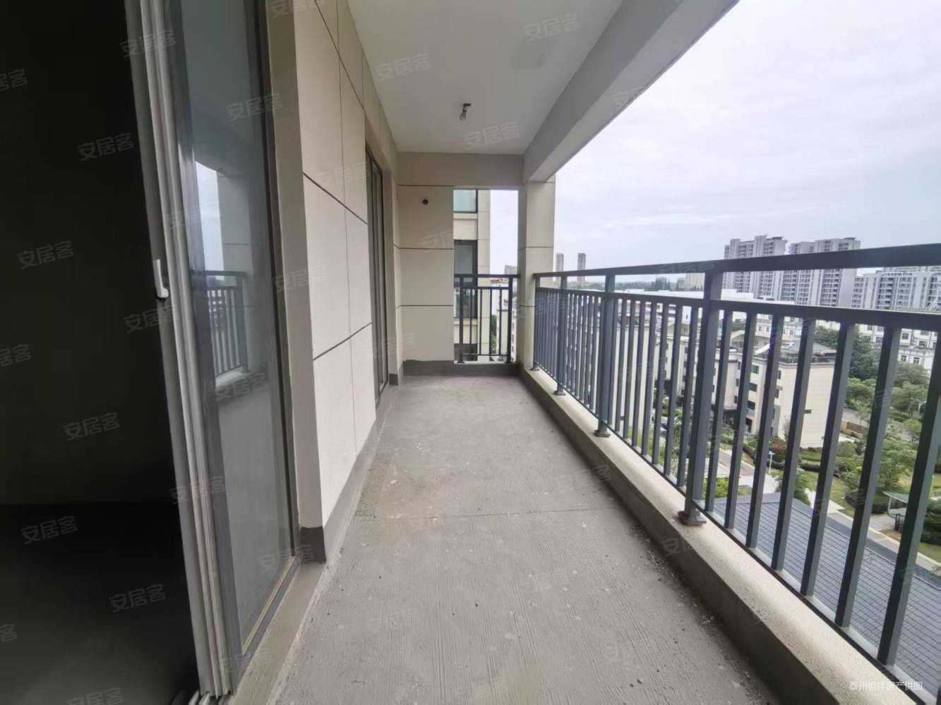 通银天泽府3室2厅2卫112㎡南北152万