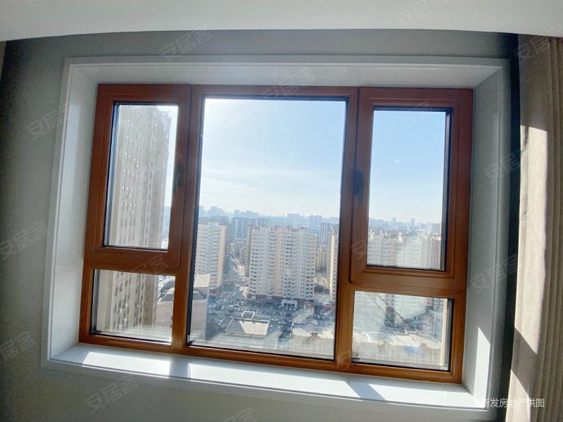 新上汉森华尔兹电梯房楼下就是地铁七号线