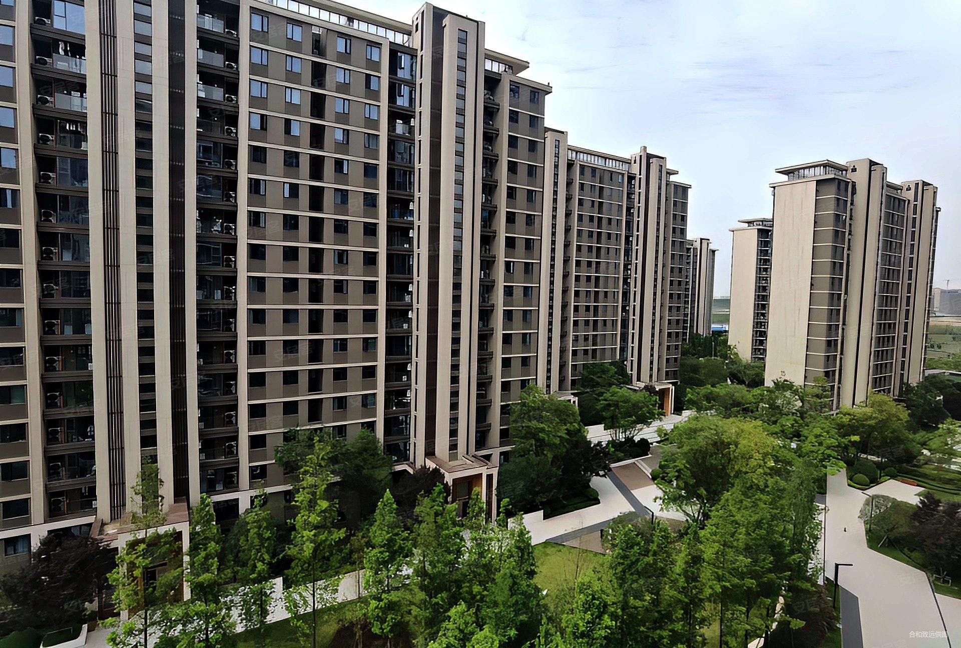 新上怡心湖旁 天湖湾洋房 2t2户电梯独立入户 装修