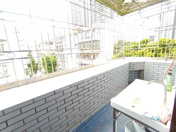 深圳罗湖东门翠华花园翠华花园,4房2厅,急租出租房源真实图片