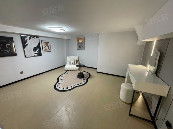 济南市中八里洼祥泰广场可短租月付 精装loft 近济大 英雄山 银座 奥特莱斯出租房源真实图片