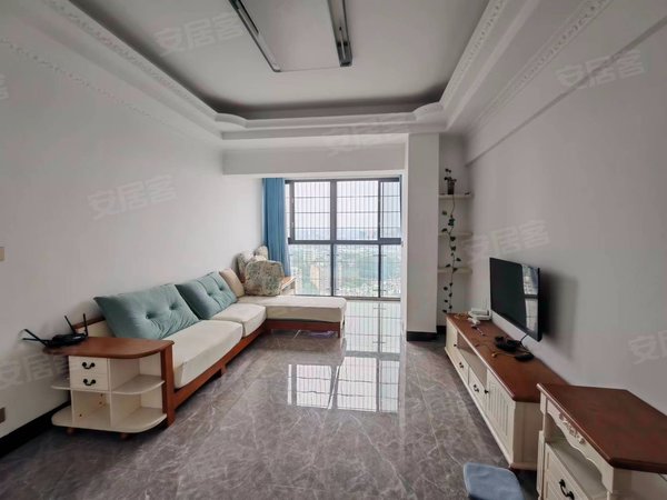 南宁江南五一路富宁大厦楼下是商场,地铁口,五一路,富宁大厦配套齐全.