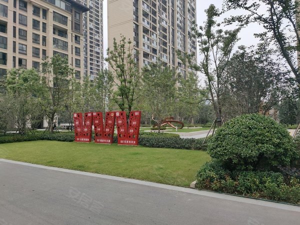 宿州埇桥吾悦广场吾悦广场急租 吾悦华府 精装三室 家具家电齐全 1100