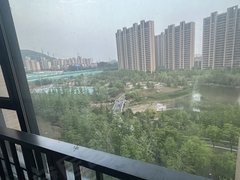 青岛李沧金水路套四双厅双卫 湖景房 第一排 楼座位置好 没噪音 楼层好出租房源真实图片