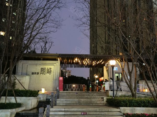 重庆江北五里店融景城朗峰融景城朗峰 3室2厅2卫出租房源真实图片