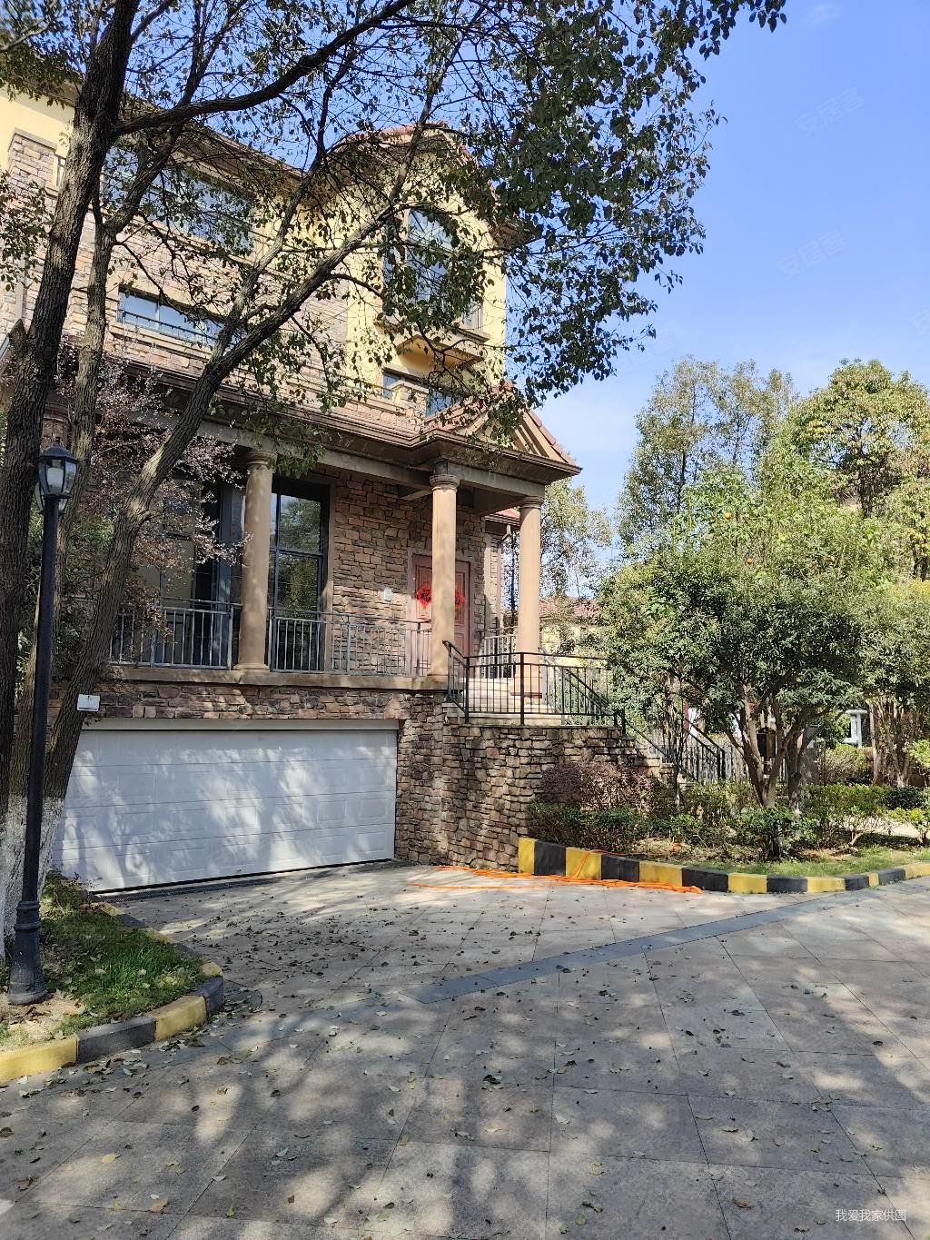 湾里长春湖一号独栋别墅共四层实际使用面积大带200平花园