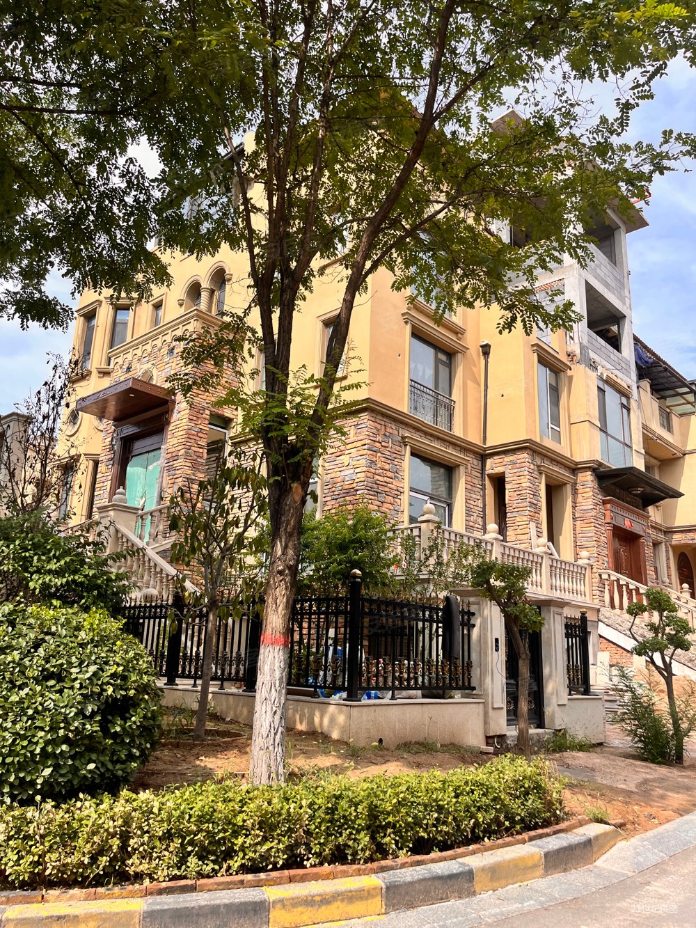 新上别墅绿地山鼎庄园352平联排独栋别墅土建已做本满二好位置