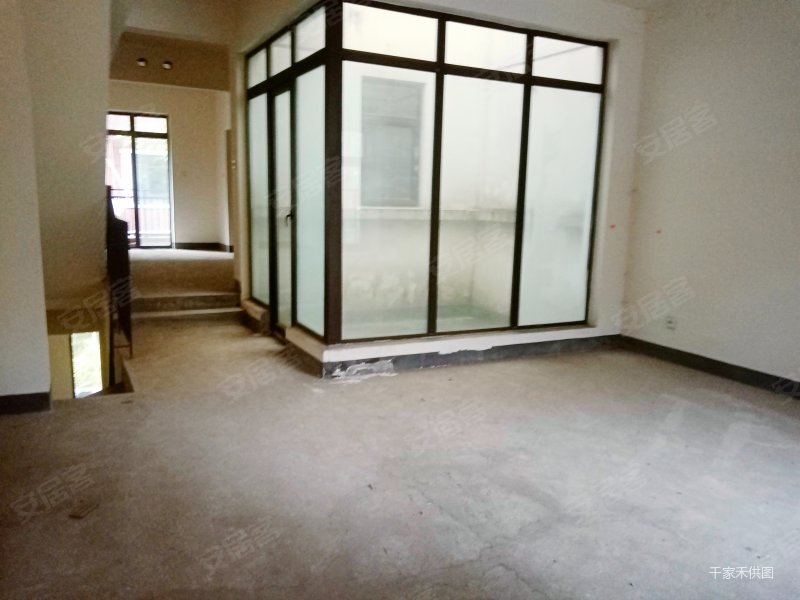 双车位下沉式花园,融城华府(别墅)二手房,202万,3室2厅,3卫,204平米