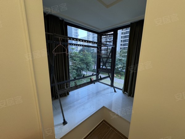 汕头龙湖东海岸长平海湾一城(商住楼)全新装修家具家电 放空半年多无甲醛 园心房安静 有多套出租房源真实图片
