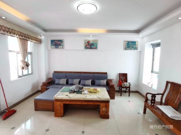 金晖家园 东城城区地段 总价48个 装修大三房 空间大 舒适