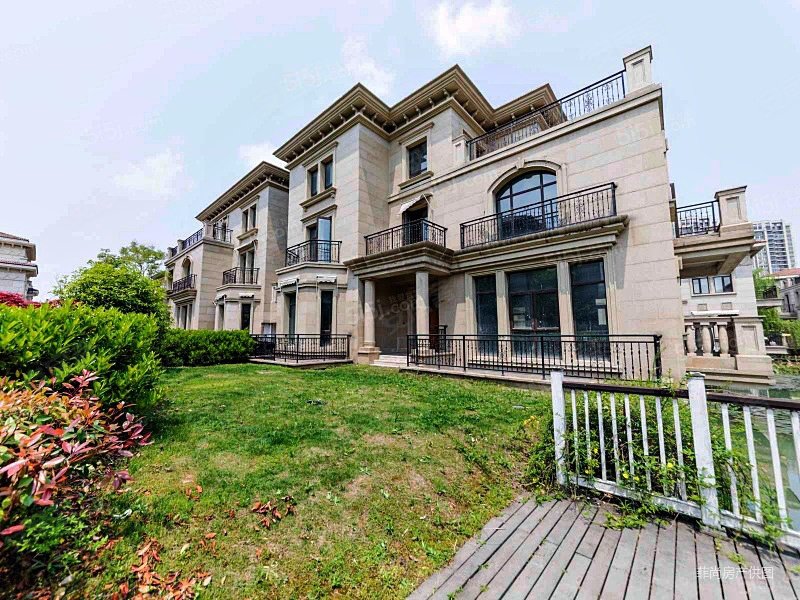 钓鱼台别墅5室2厅4卫449㎡南北1300万