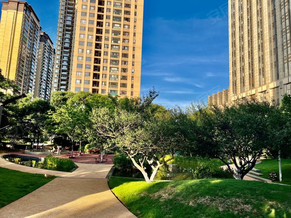 昆明呈贡市政府新南亚风情园急租春融街地铁口 南亚风情园端户一室一